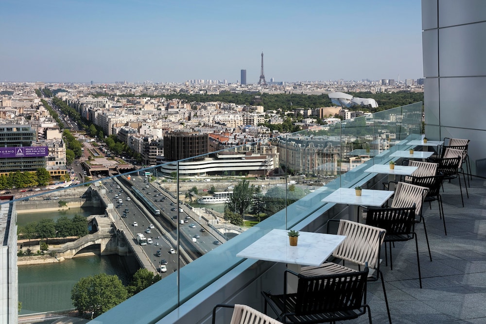 Melia Paris La Defense 43/73