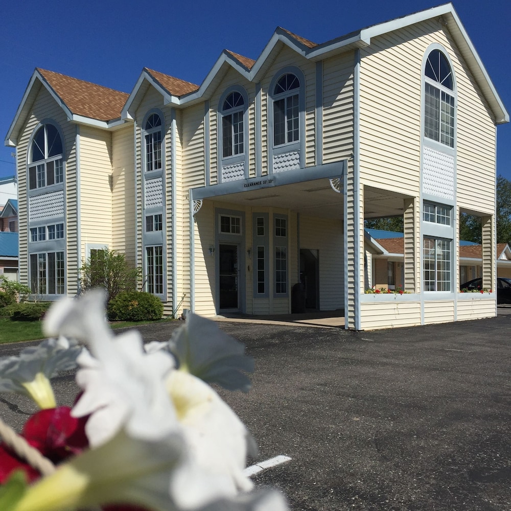 Thunderbird Inn 3/66
