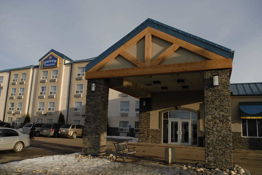 Lakeview Inn & Suites Fort Saskatchewan 5/28