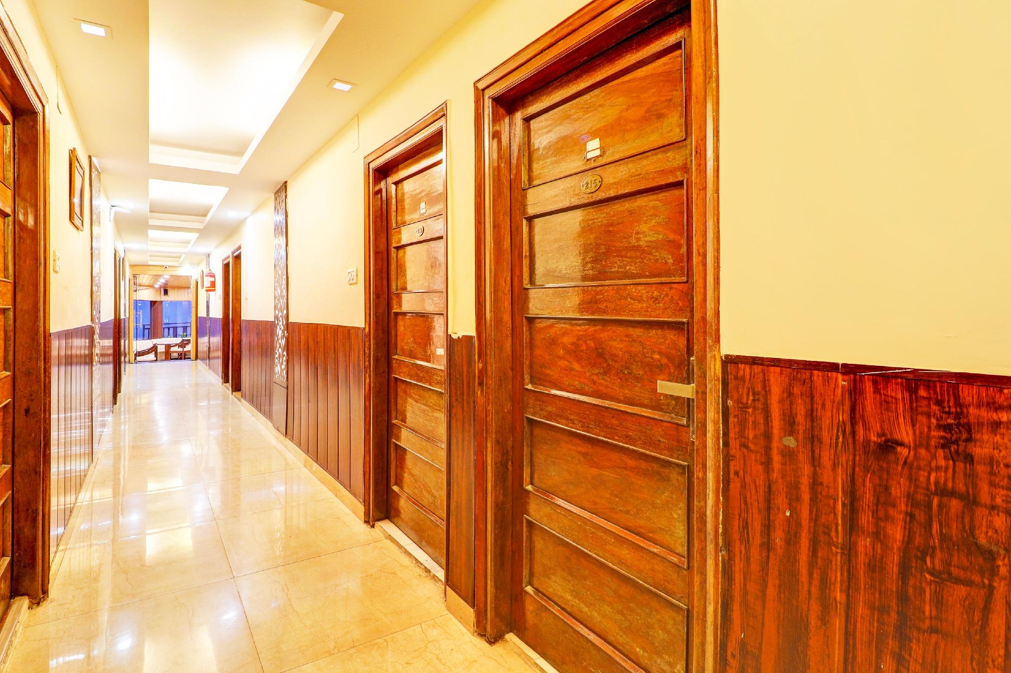 Capital O 3639 Hotel Pioneer 15/33