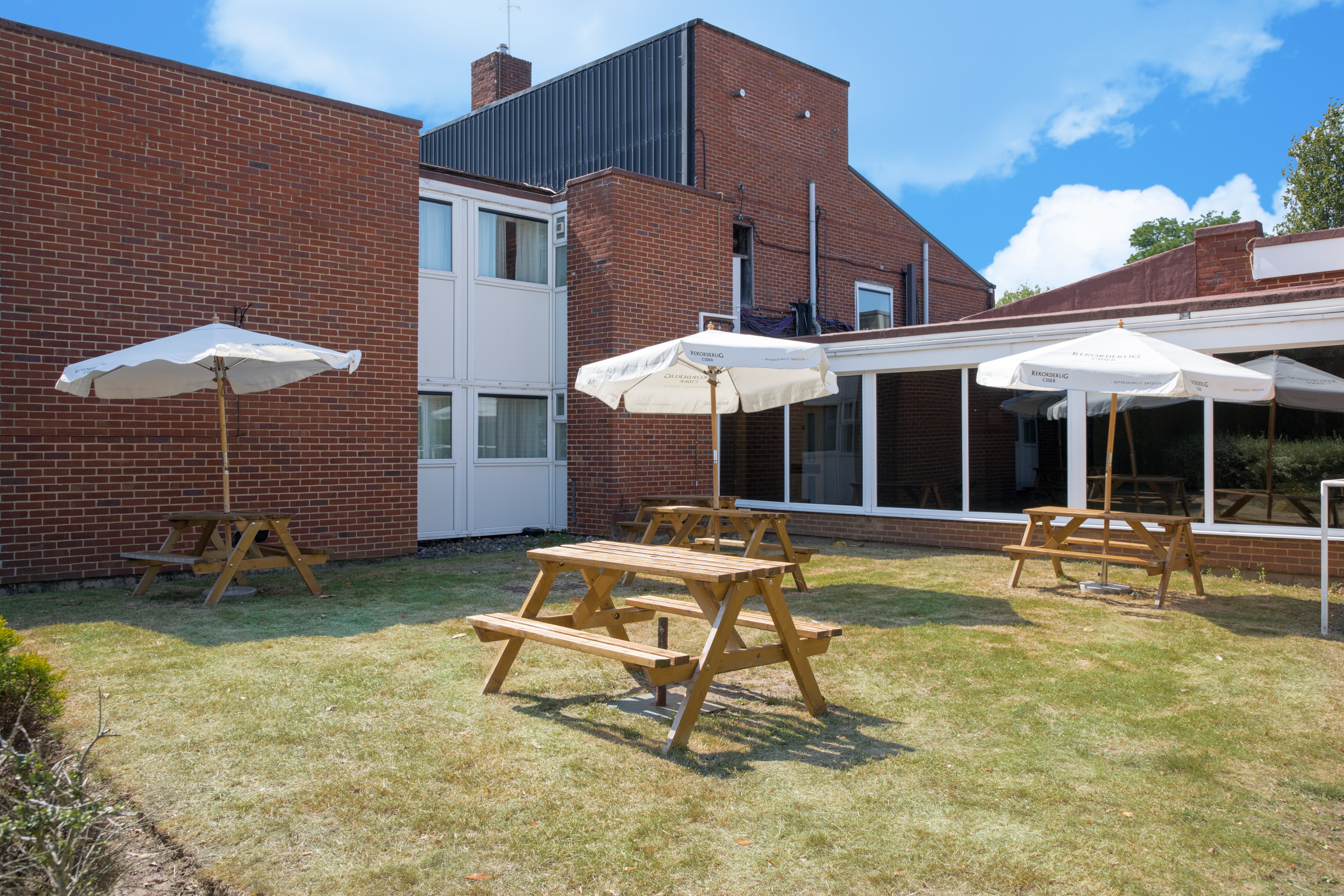 HOLIDAY INN BASINGSTOKE 44/45