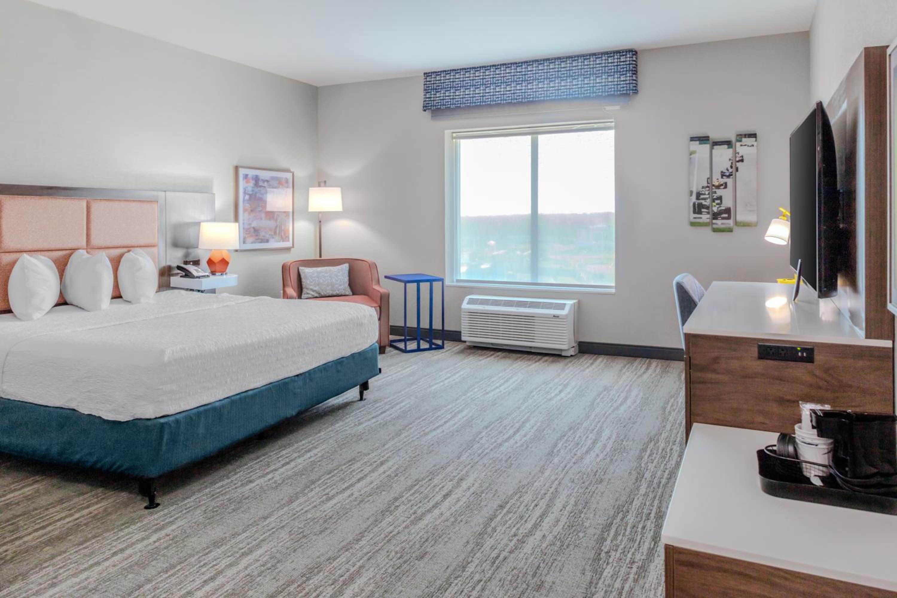 ROOM, KING BED