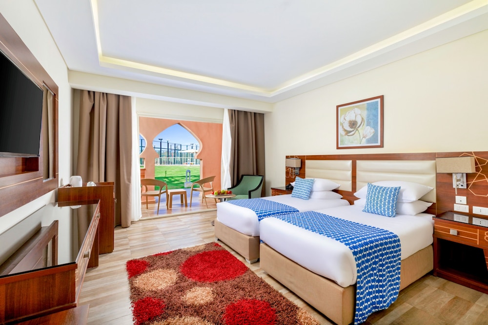 Deluxe Double Room CHM do not use، Pickalbatros Aqua Vista Resort - Hurghada 2/6