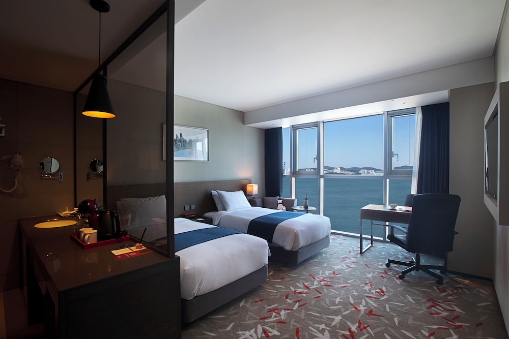DELUXE, TWIN BEDS, OCEAN VIEW