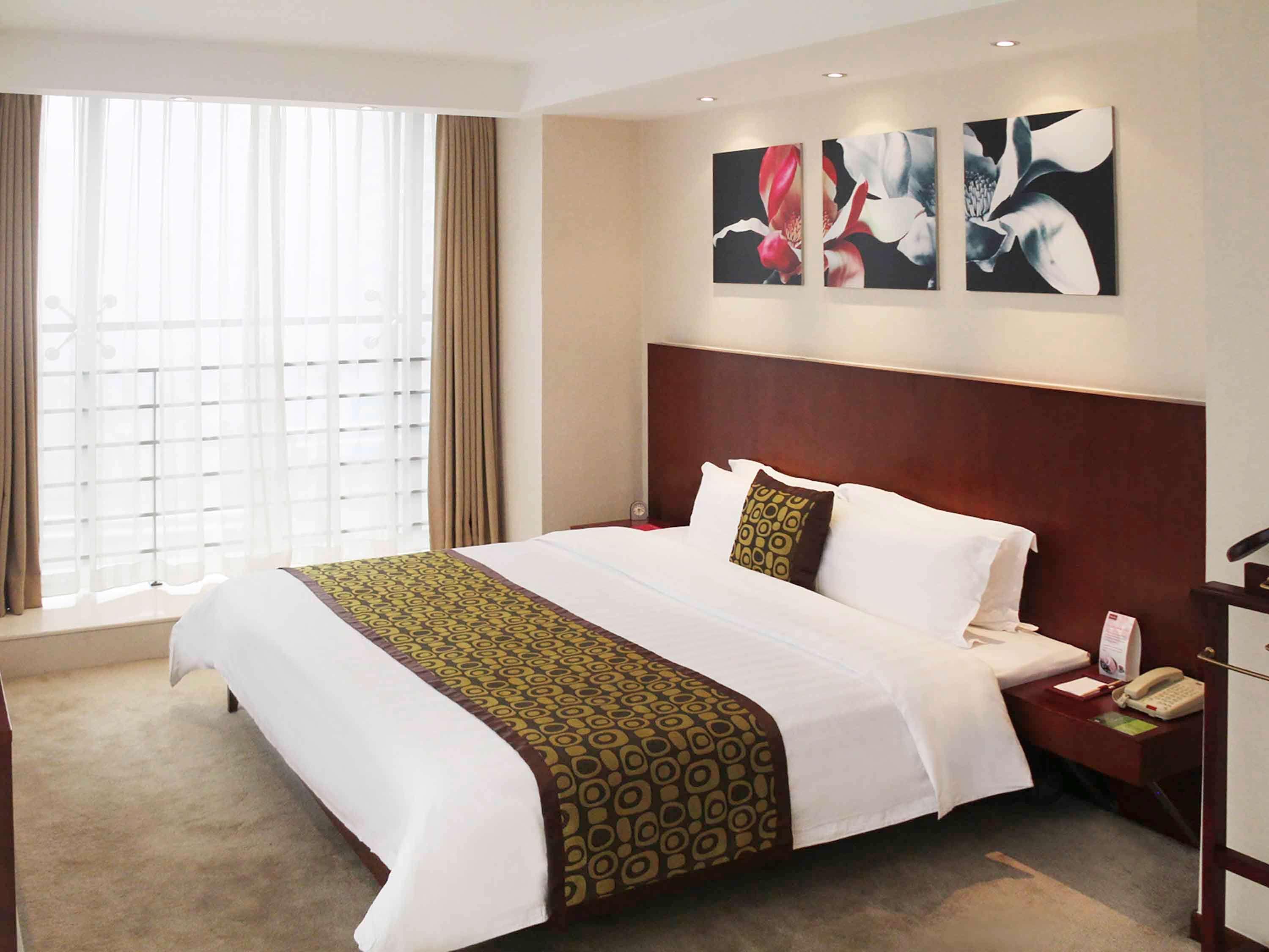 SUITE, KING BED