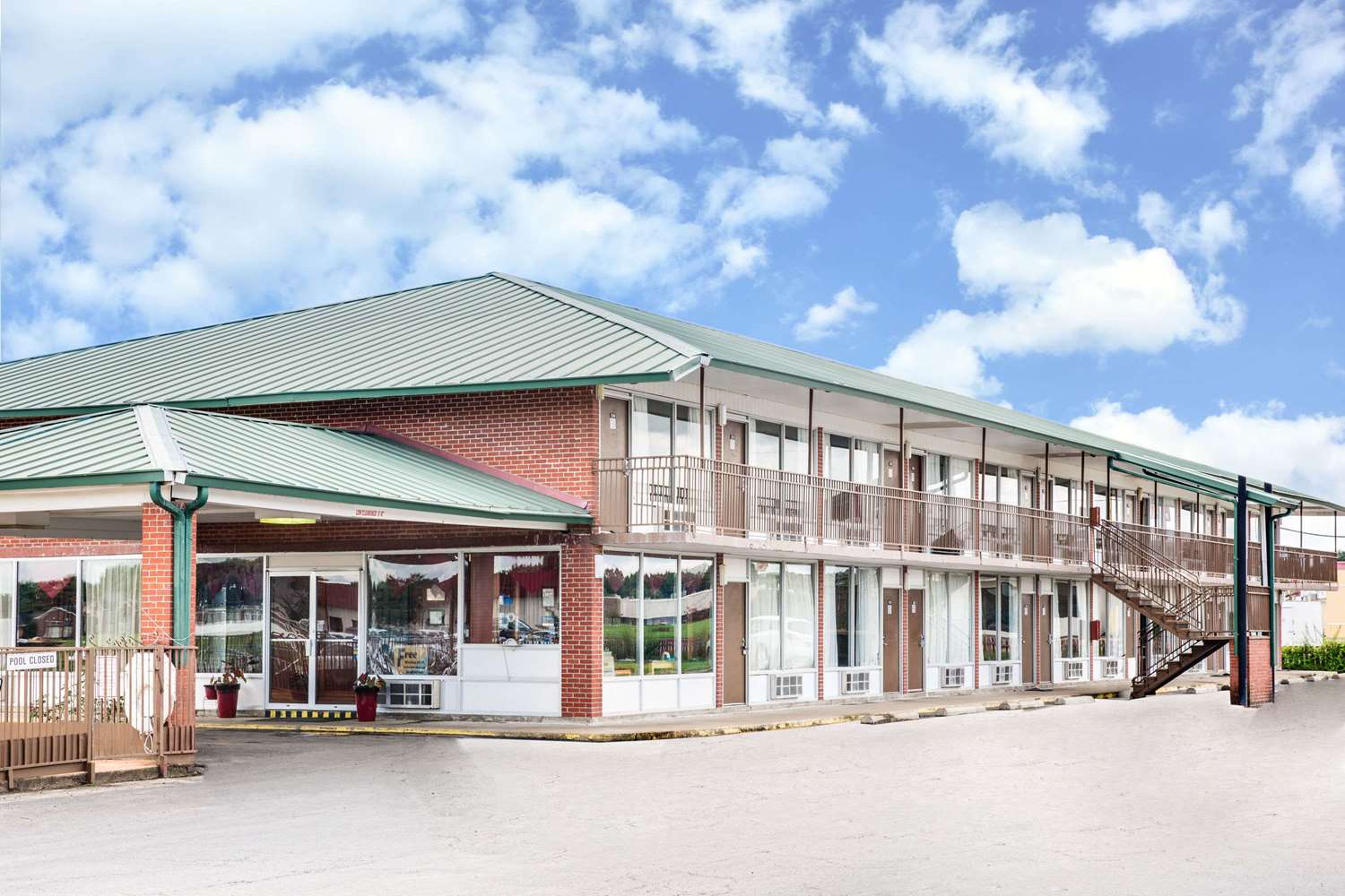 Days Inn by Wyndham Newport 2/4