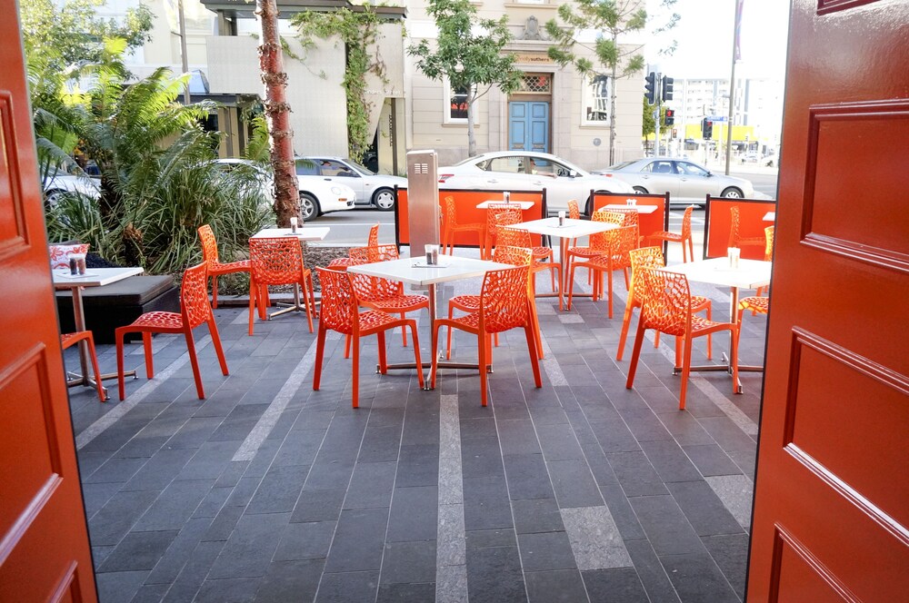 Madison Plaza Townsville 48/64
