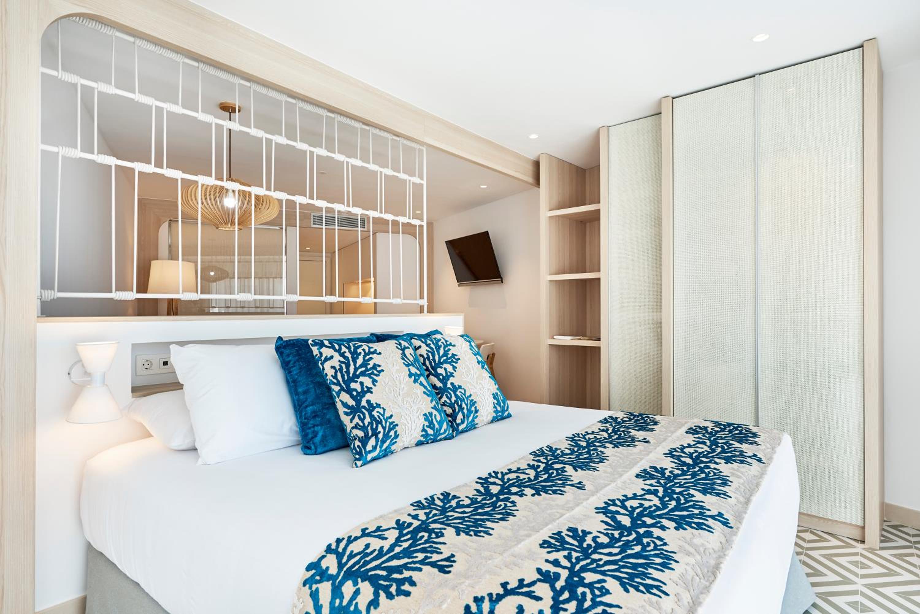 Suite, Sofa