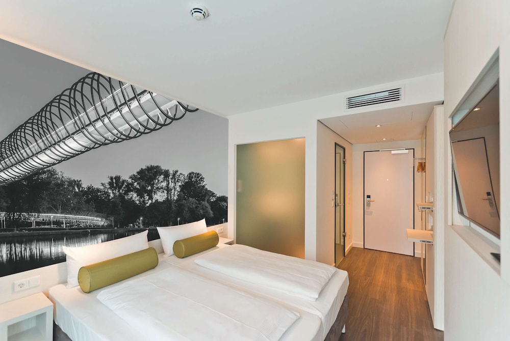 Super 8 By Wyndham Oberhausen 16/36