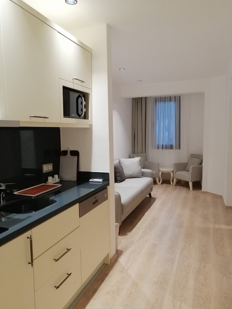 Channel Suites 19/35