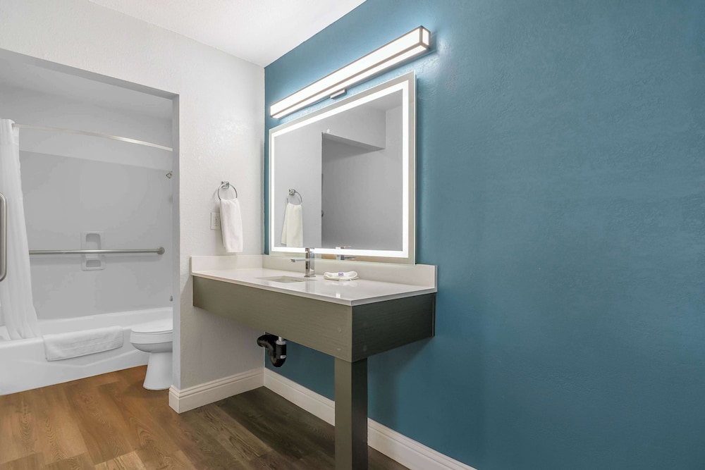 Studio6 Suites Madera, CA - Yosemite 50/51
