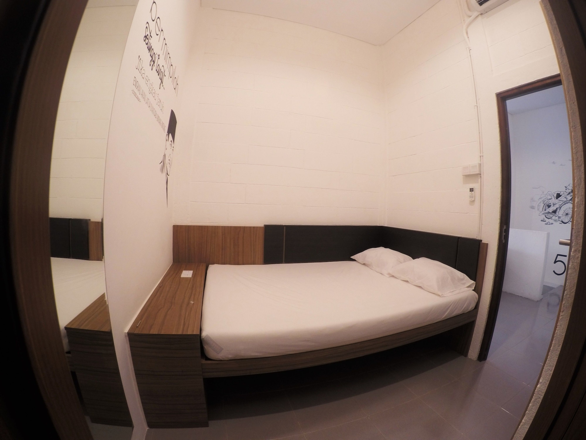 DELUXE, DOUBLE BED