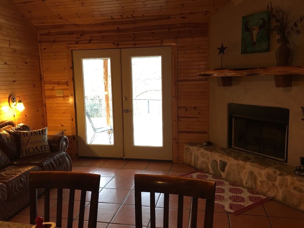 Frio Springs Lodges 28/50