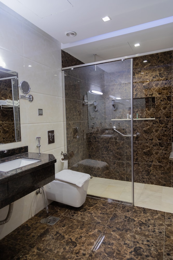 غرفة بسرير كينج، فندق كروان جدة(Carawan Hotel Jeddah) 5/6