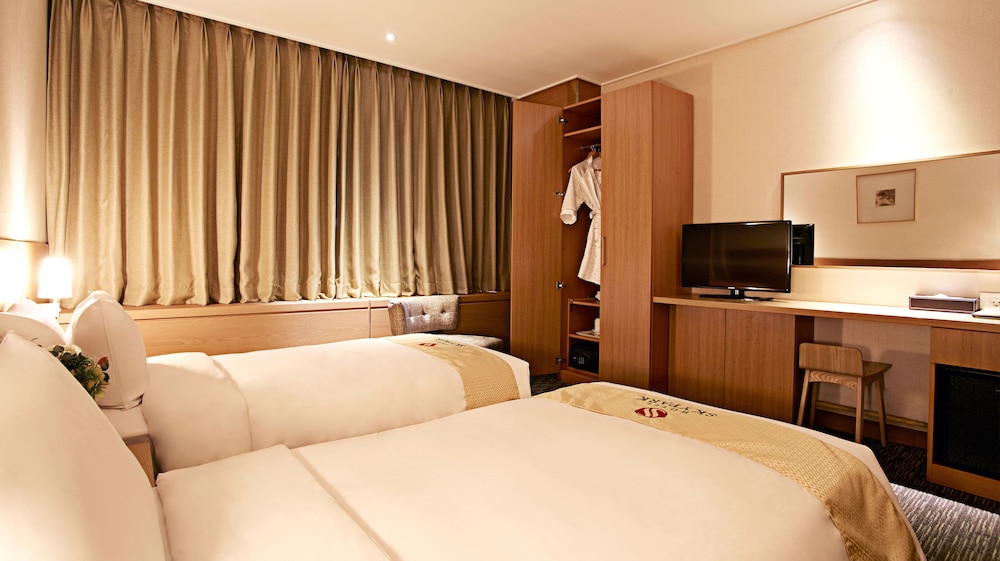 Hotel Skypark Central Myeongdong 20/44