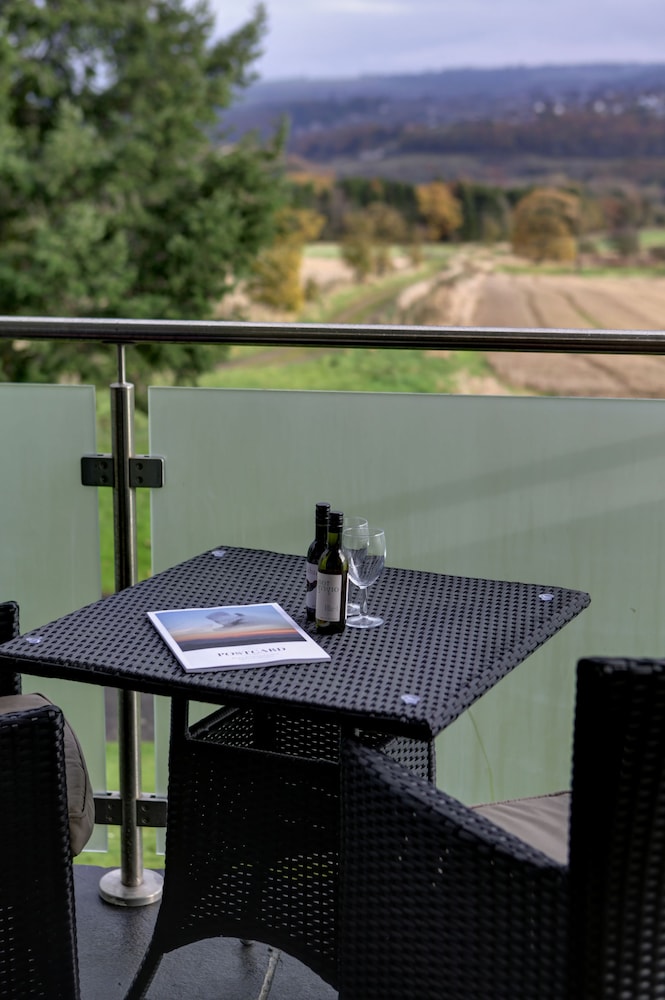 Derwent Manor Boutique Hotel 35/43