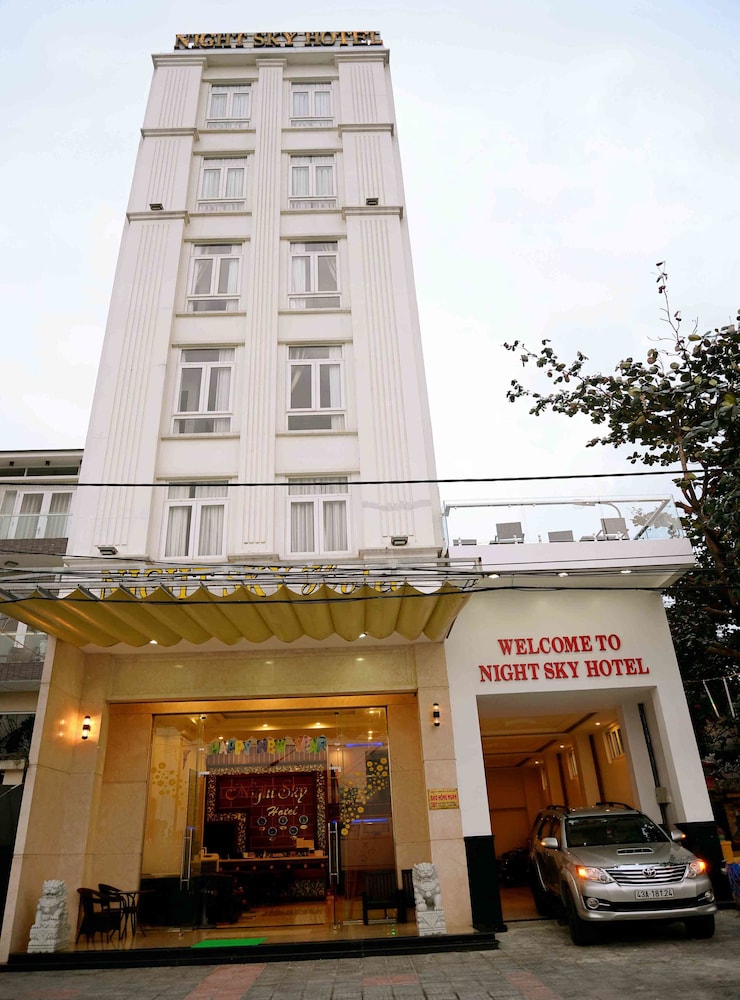 Night Sky Hotel 5/51