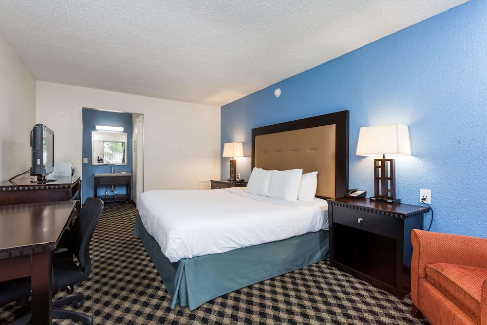 Days Inn by Wyndham Salisbury 13/26