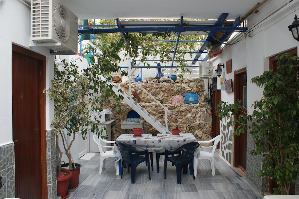 Hotel Eleftheria 34/45