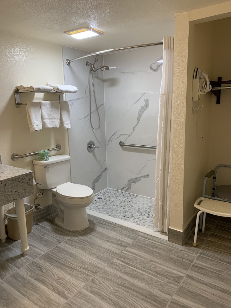 Days Inn by Wyndham Okmulgee 9/15