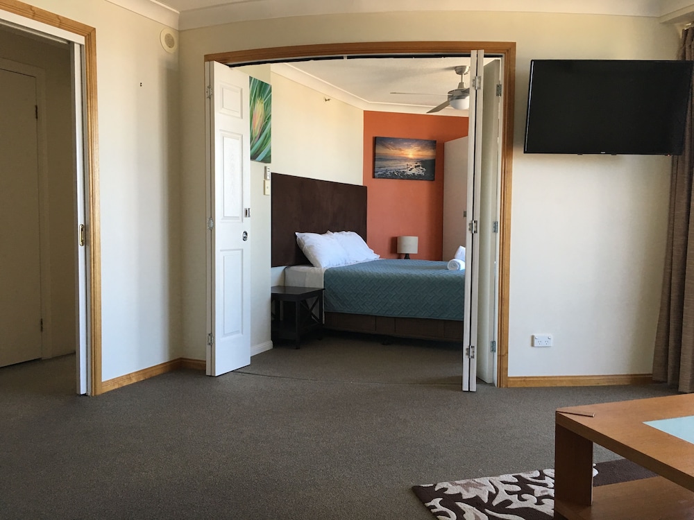 Bel Air on Broadbeach 19/50