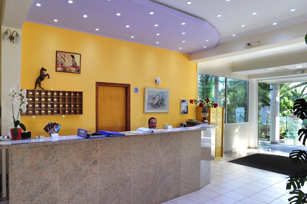 Metaxa Hotel 6/23