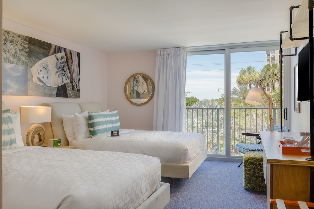 Plunge Beach Hotel 32/66