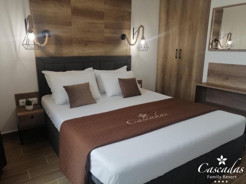 DELUXE, DOUBLE BED