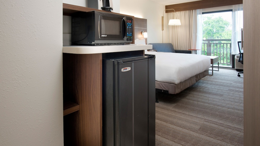 Holiday Inn Express Hilton Head Island 28/77