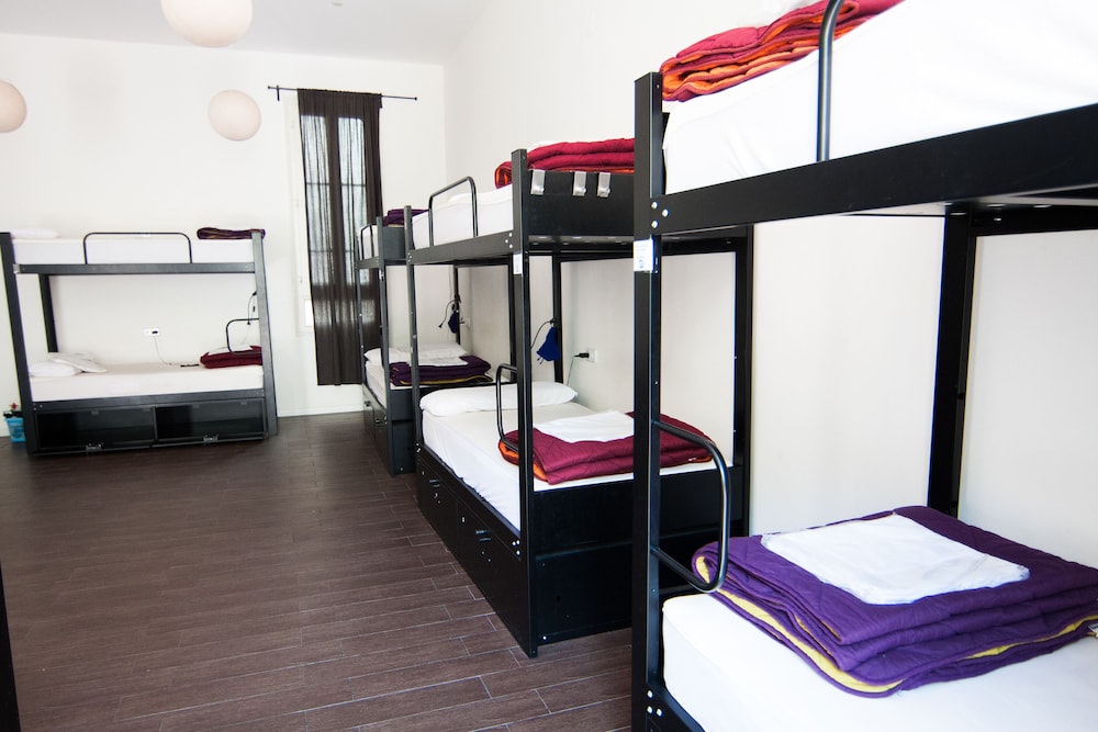 360 Hostel Barcelona Arts&Culture 52/59