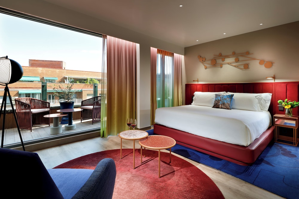 Gold, Suite, King Bed, Terrace