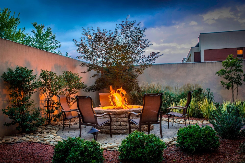 Courtyard Greensboro Airport 5/60