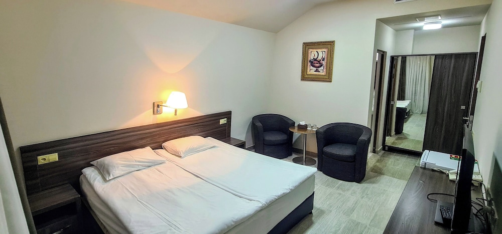 YEREVAN DELUXE HOTEL 20/61