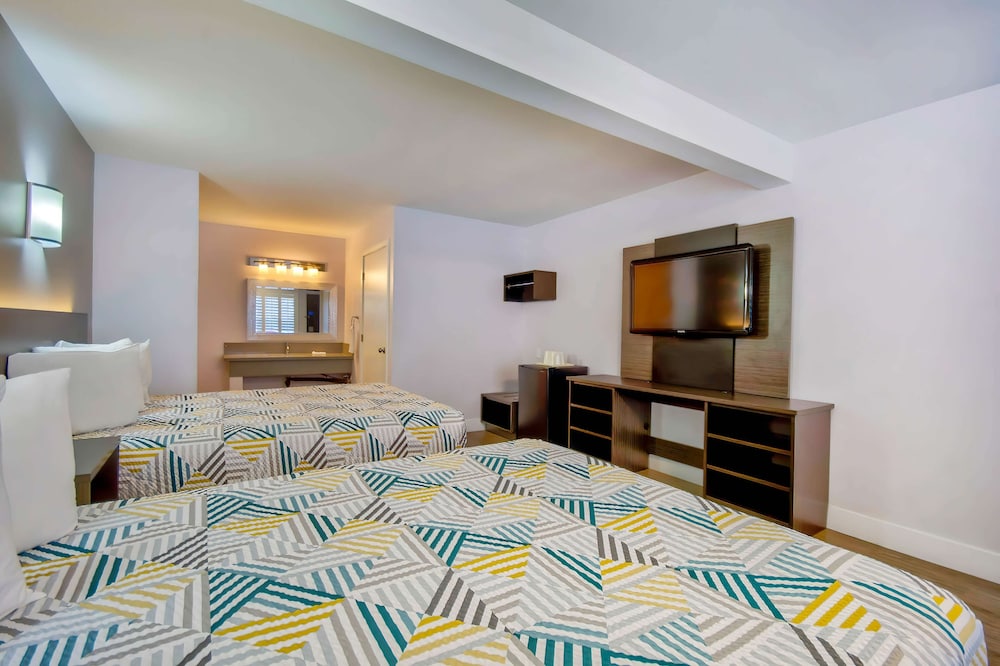 Motel6 Inglewood, CA 13/54