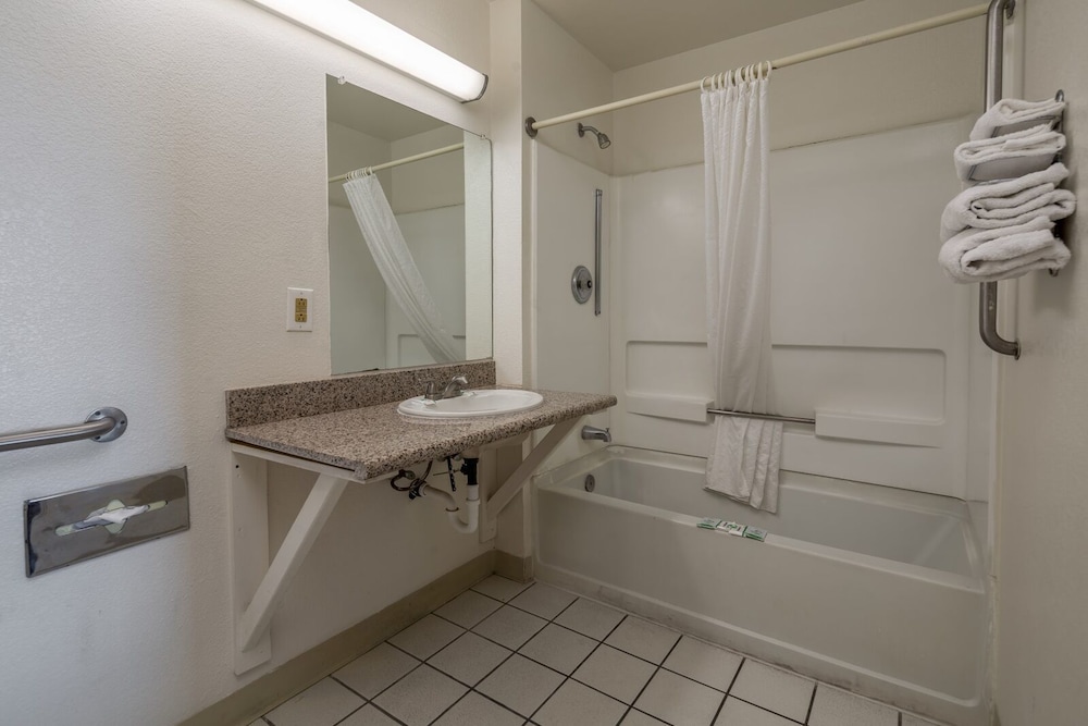 Travelers Inn 20/48