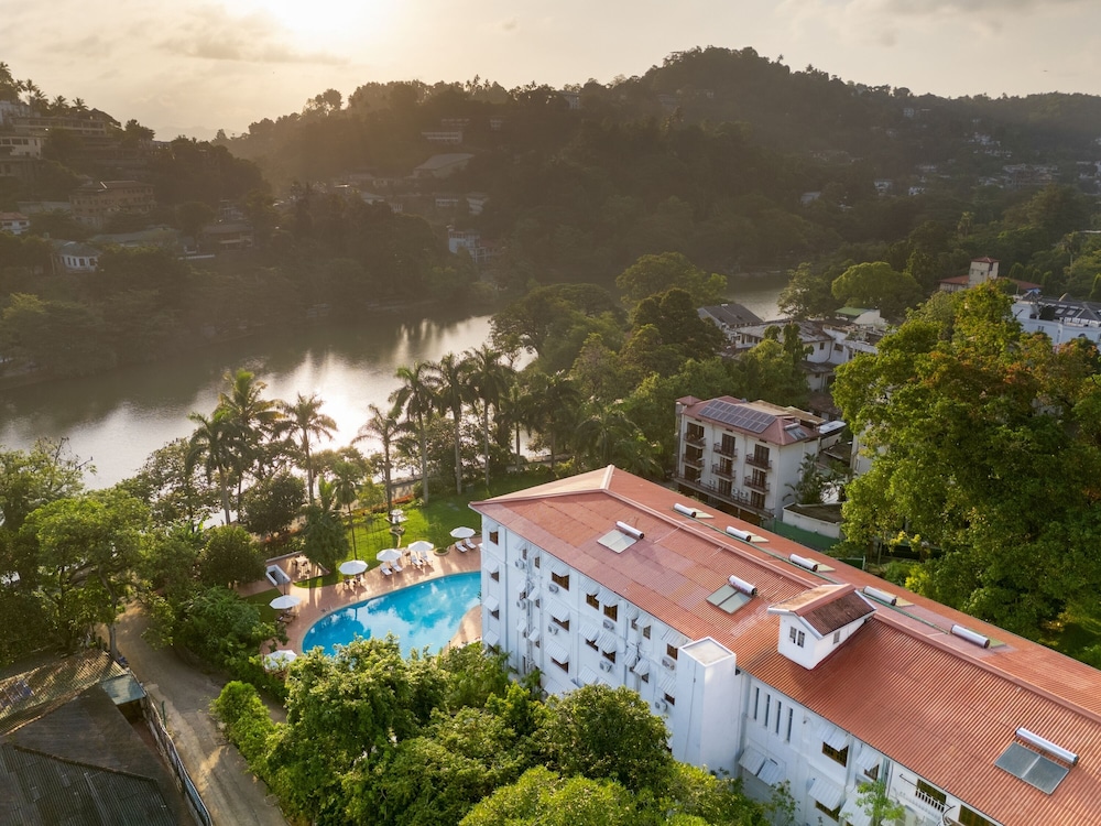 Suisse Hotel Kandy 44/50