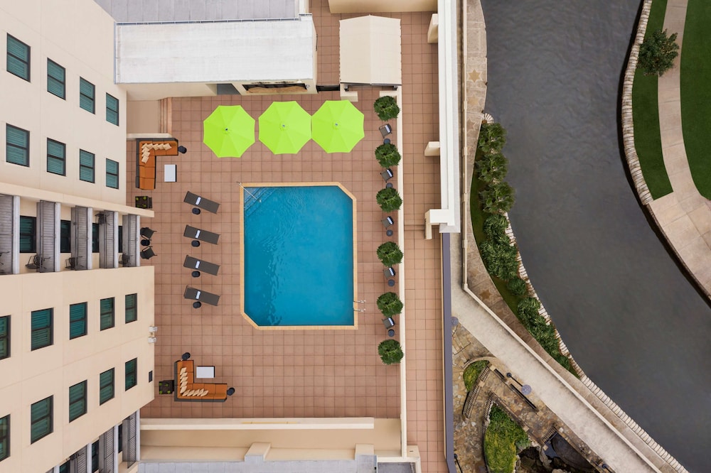 Embassy Suites By Hilton San Antonio Riverwalk Downtown 63/70