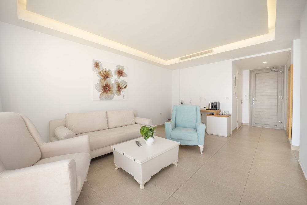 White Rock Of Kos - Adults Only 44/62