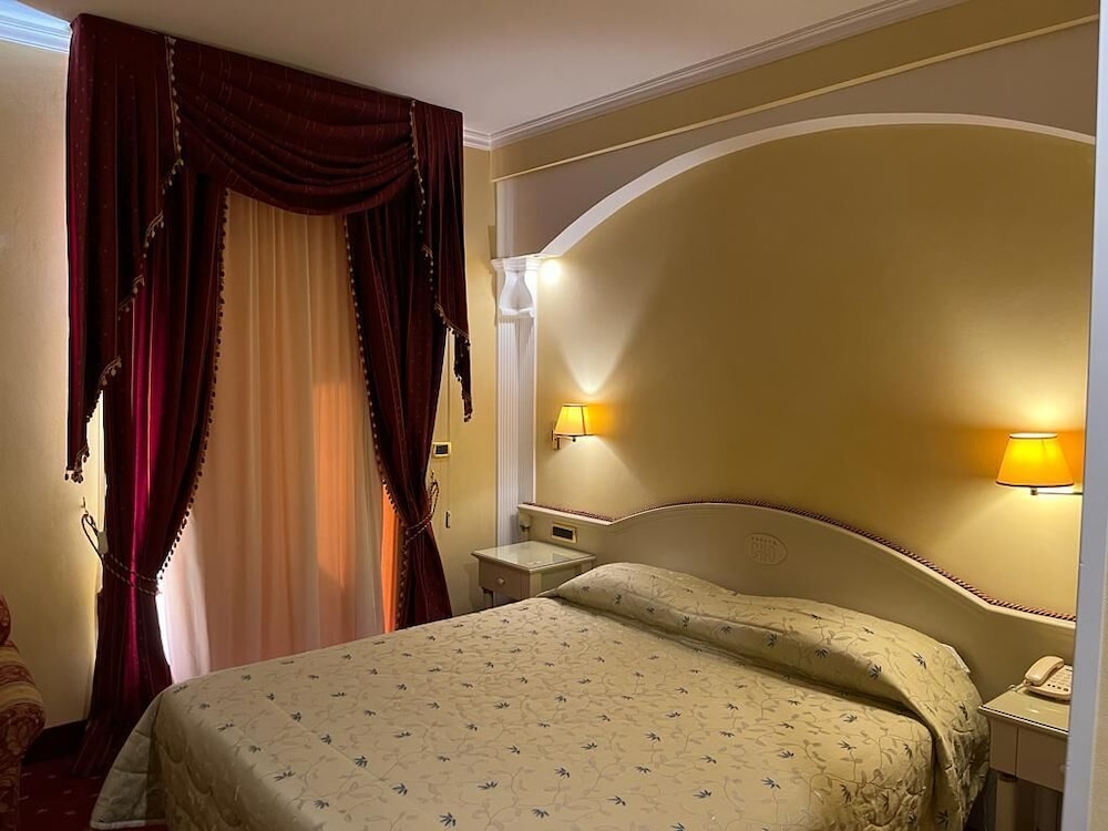 Grand Hotel Osman 12/39