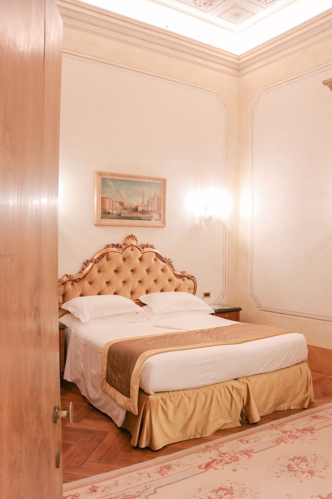 CLASSIC, DOUBLE OR TWIN BED