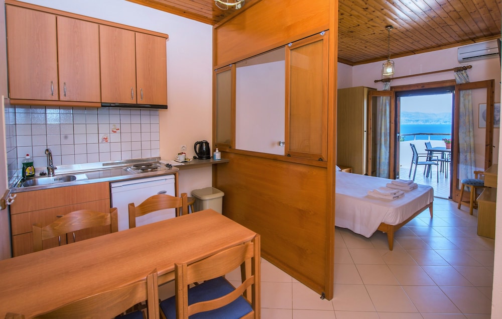 Dionysos Apartments 24/67
