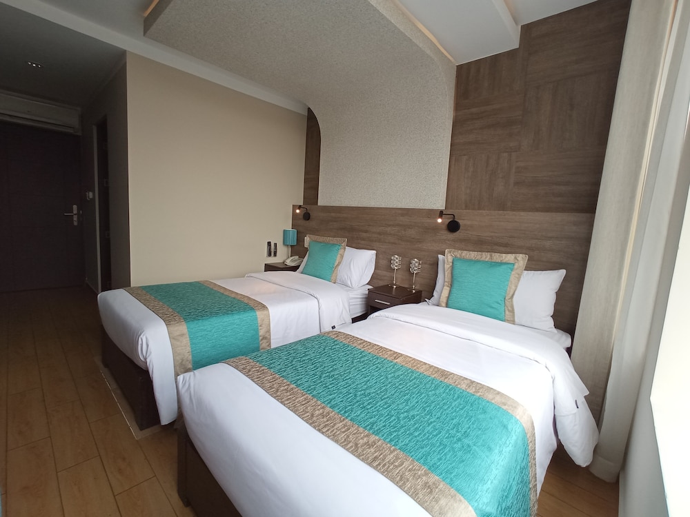 ROOM, TWIN BEDS