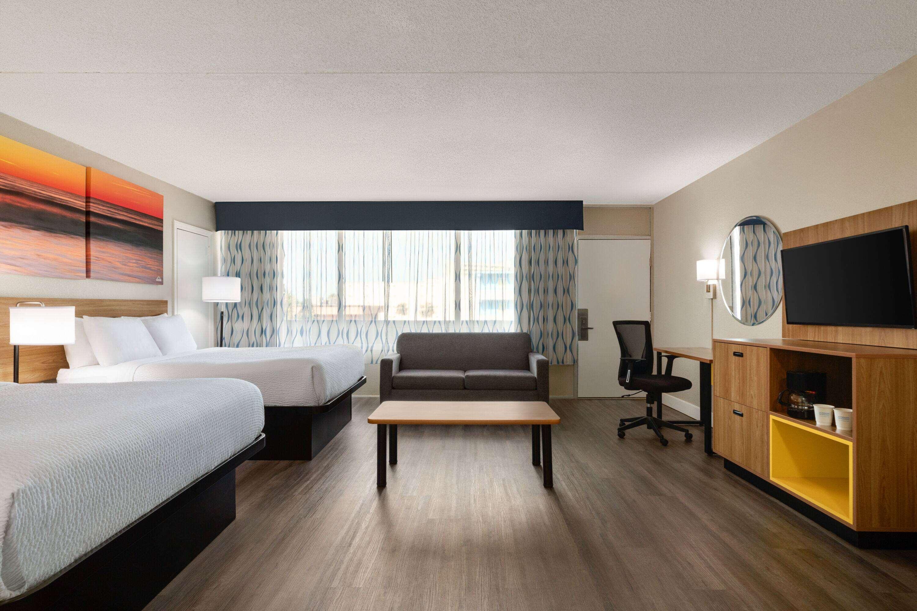 Room, 2 Queen Beds, Street View