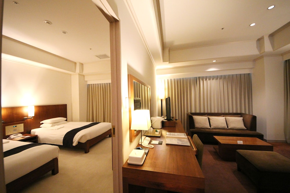 DESIGNER, SUITE