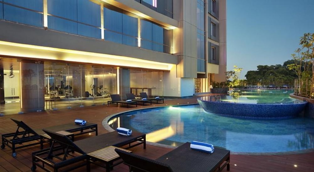Mercure Karawang 5/66