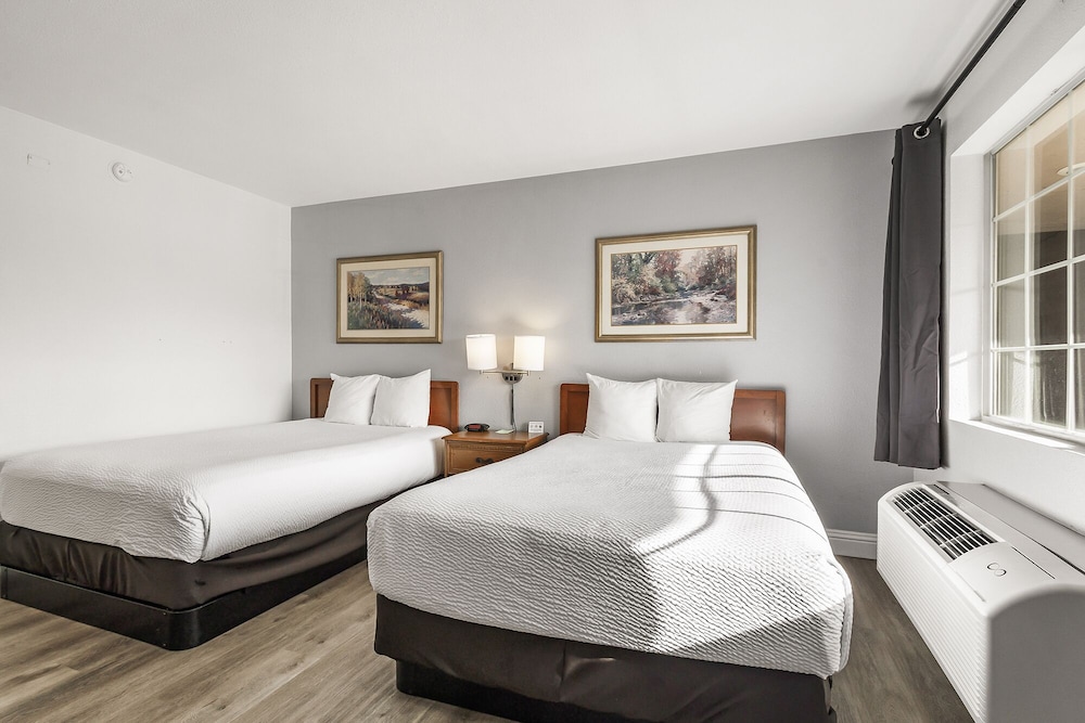 Heritage Inn Express Chico 24/55