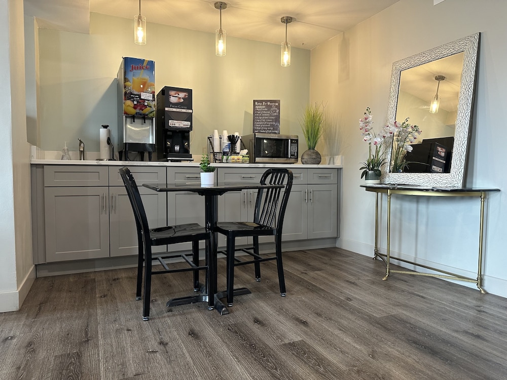 Antioch Quarters Inn and Suites 38/54