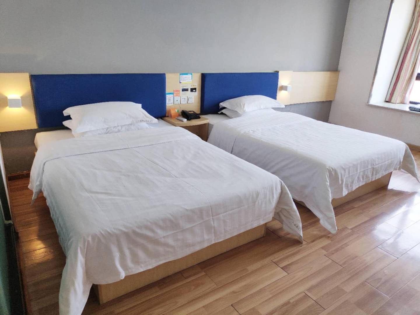 7 Days Inn (Chengdu East Railway Station Chengyu Flyover Metro Station) 23/31