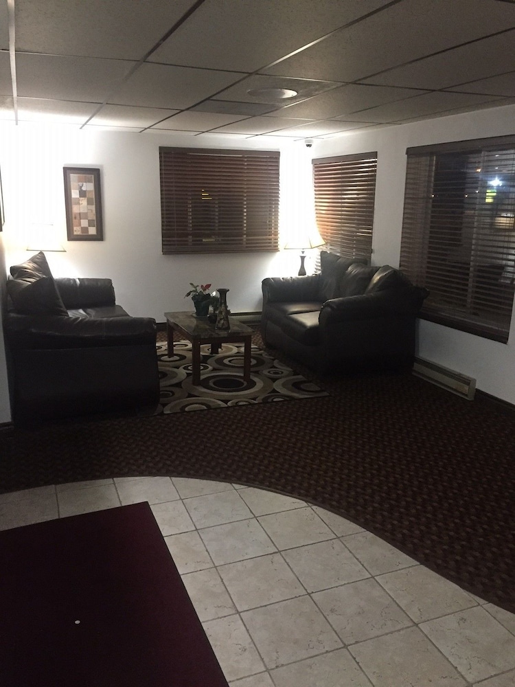 Sunset Inn & Suites - Lincoln Airport 12/15