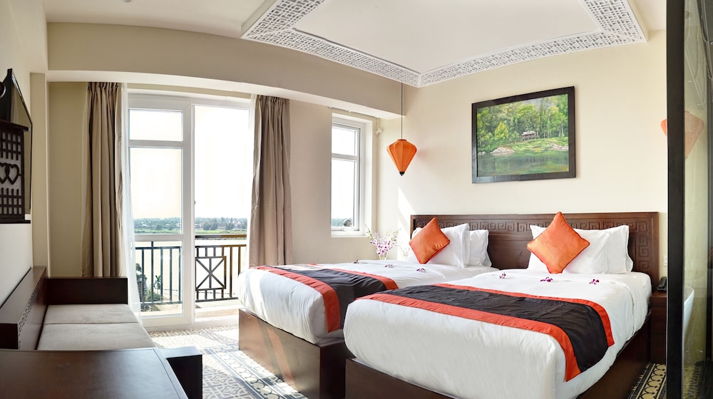 Royal Riverside Hoi An Hotel 13/75